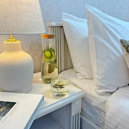 Апартаменты The Encino - Luxury Seaside *