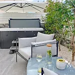 The Encino - Luxury Seaside Apartamento Larnaca