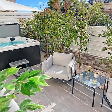 The Encino - Luxury Seaside Apartment
