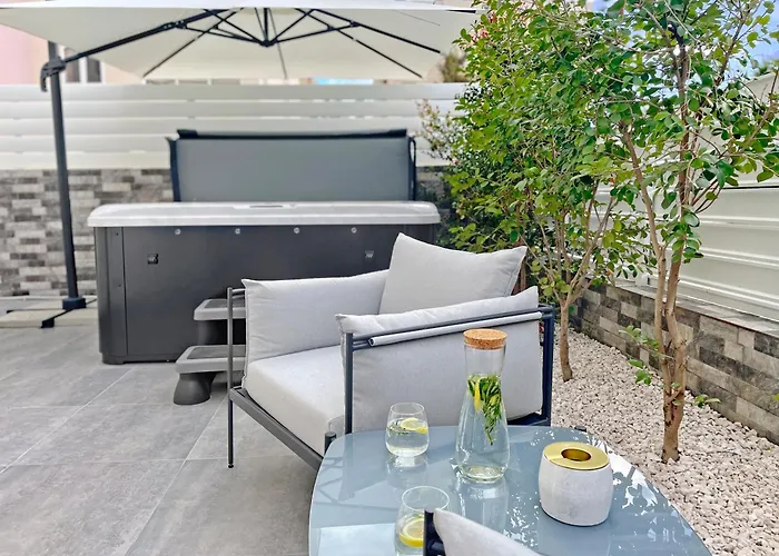 The Encino - Luxury Seaside Apartmán Larnaca